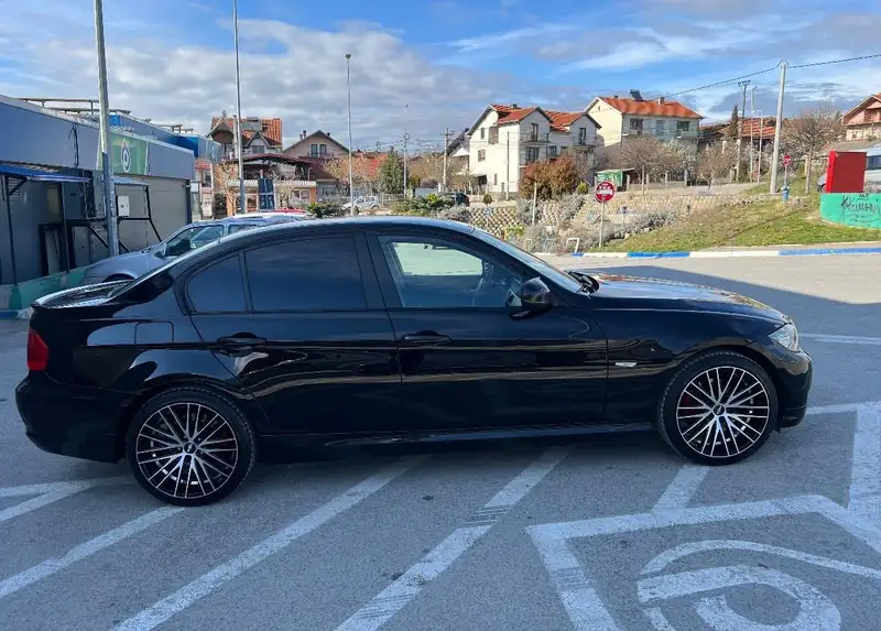 BMW 318D 2011 GOD