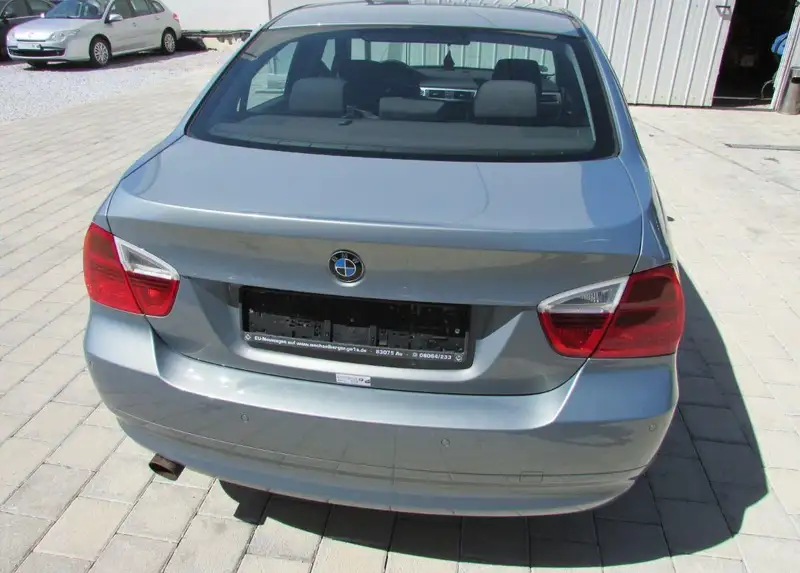 BMW e90 320i 110kw AVTOMATIK 2005god. "AVTOCENTAR"