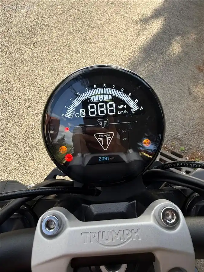 Triumph Trident 660