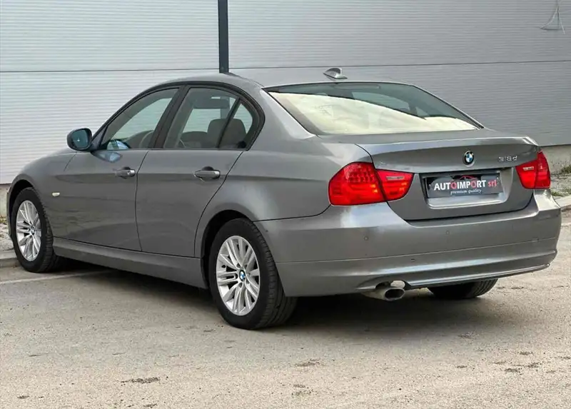 BMW E90 318D 143ks NAVI XENON KOZHA MOZNOST NA RATI - 2009