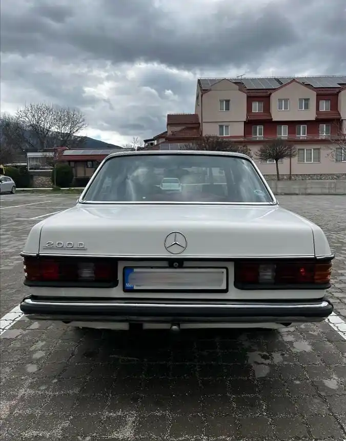 MERCEDES BENZ W123 200 D
