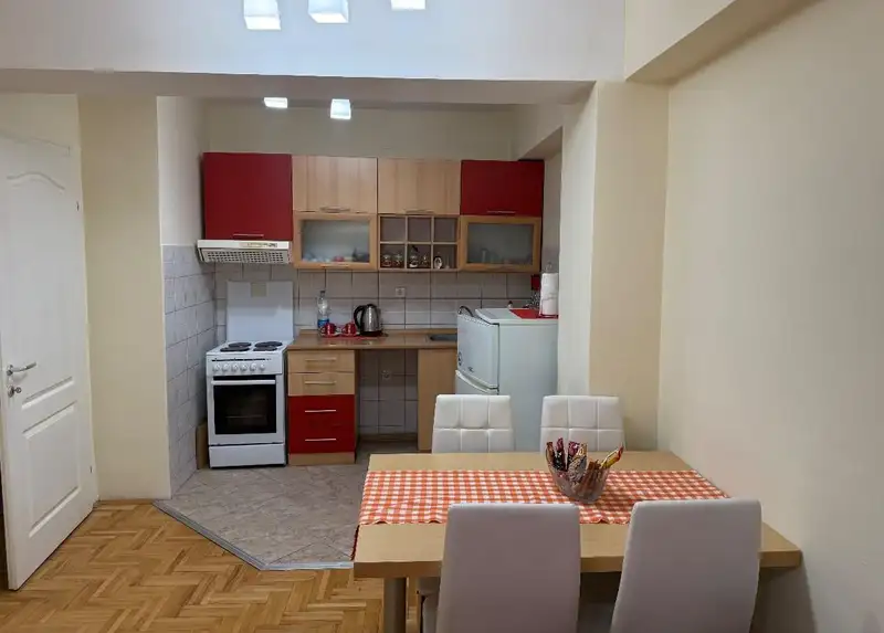 APARTMAN VO STROG CENTAR NA OHRID SO SOPSTVEN PARKING!