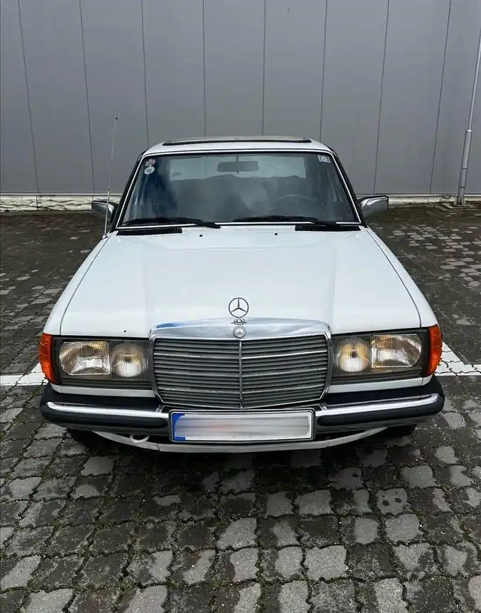 MERCEDES BENZ W123 200 D