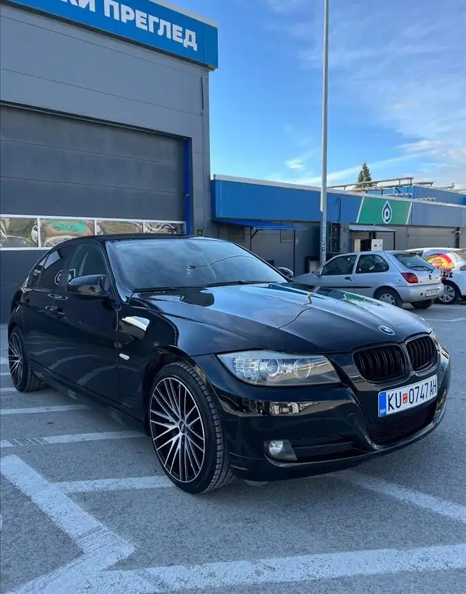 BMW 318D 2011 GOD
