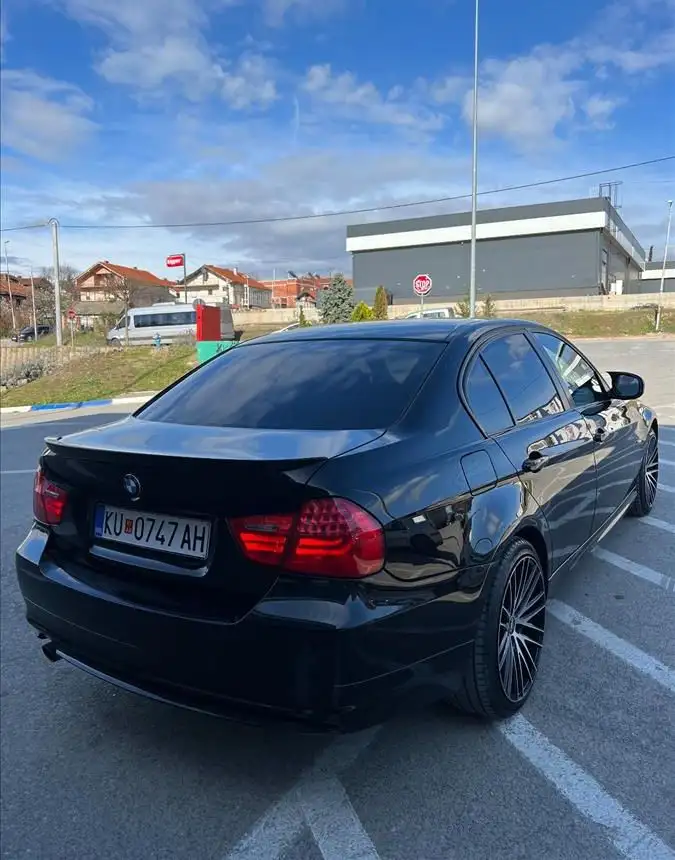 BMW 318D 2011 GOD
