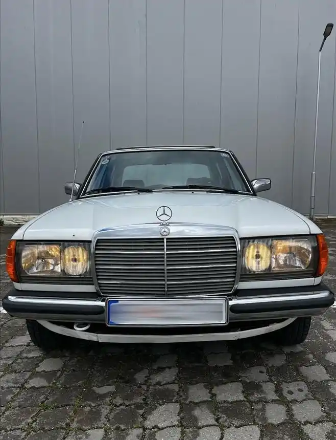 MERCEDES BENZ W123 200 D