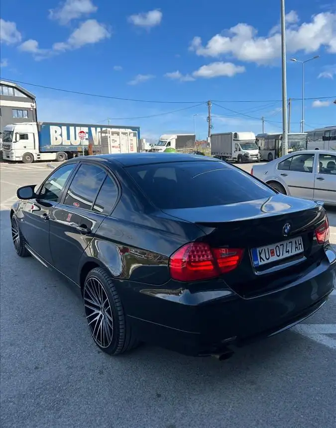BMW 318D 2011 GOD