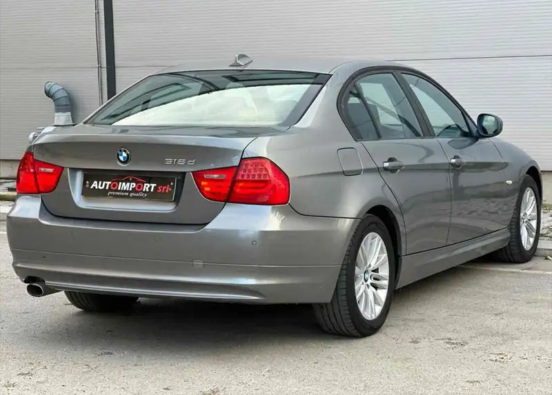 BMW E90 318D 143ks NAVI XENON KOZHA MOZNOST NA RATI - 2009