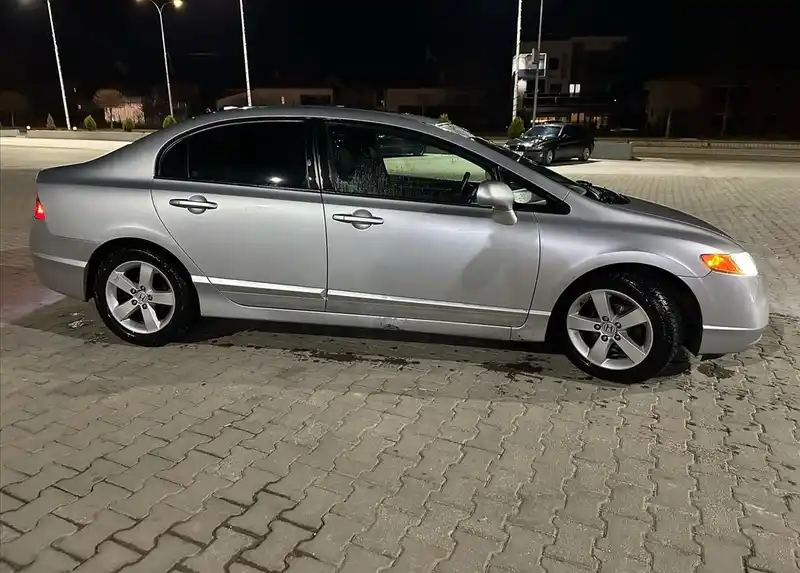 Honda Civic 4DR