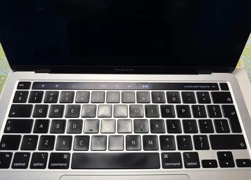 PRODAVAM M1 MACBOOK PRO!