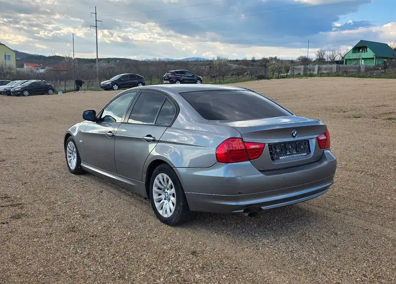BMW 318 d.143 kd.2009 god
