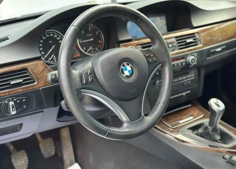 BMW E90 318D 143ks NAVI XENON KOZHA MOZNOST NA RATI - 2009