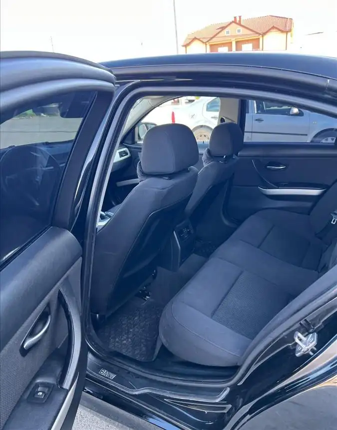 BMW 318D 2011 GOD