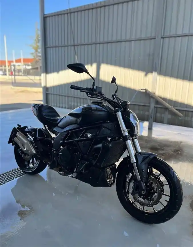 Benelli 502c cruiser