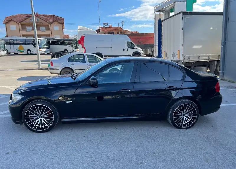 BMW 318D 2011 GOD