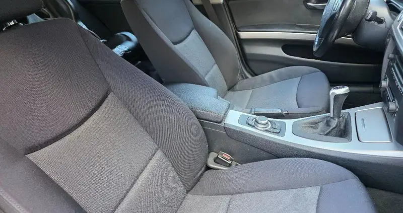 BMW E90 318d Registriran +z.karton ,Servisiran