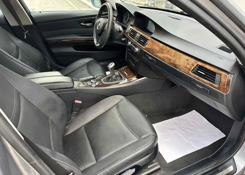BMW E90 318D 143ks NAVI XENON KOZHA MOZNOST NA RATI - 2009
