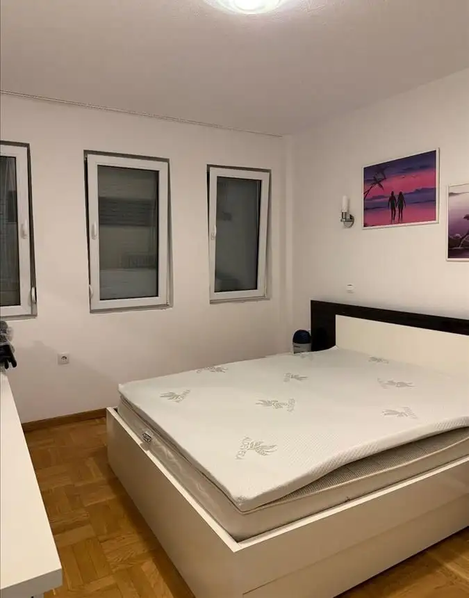 Se izdava trosoben stan na Top lokacija vo Ohrid Centar